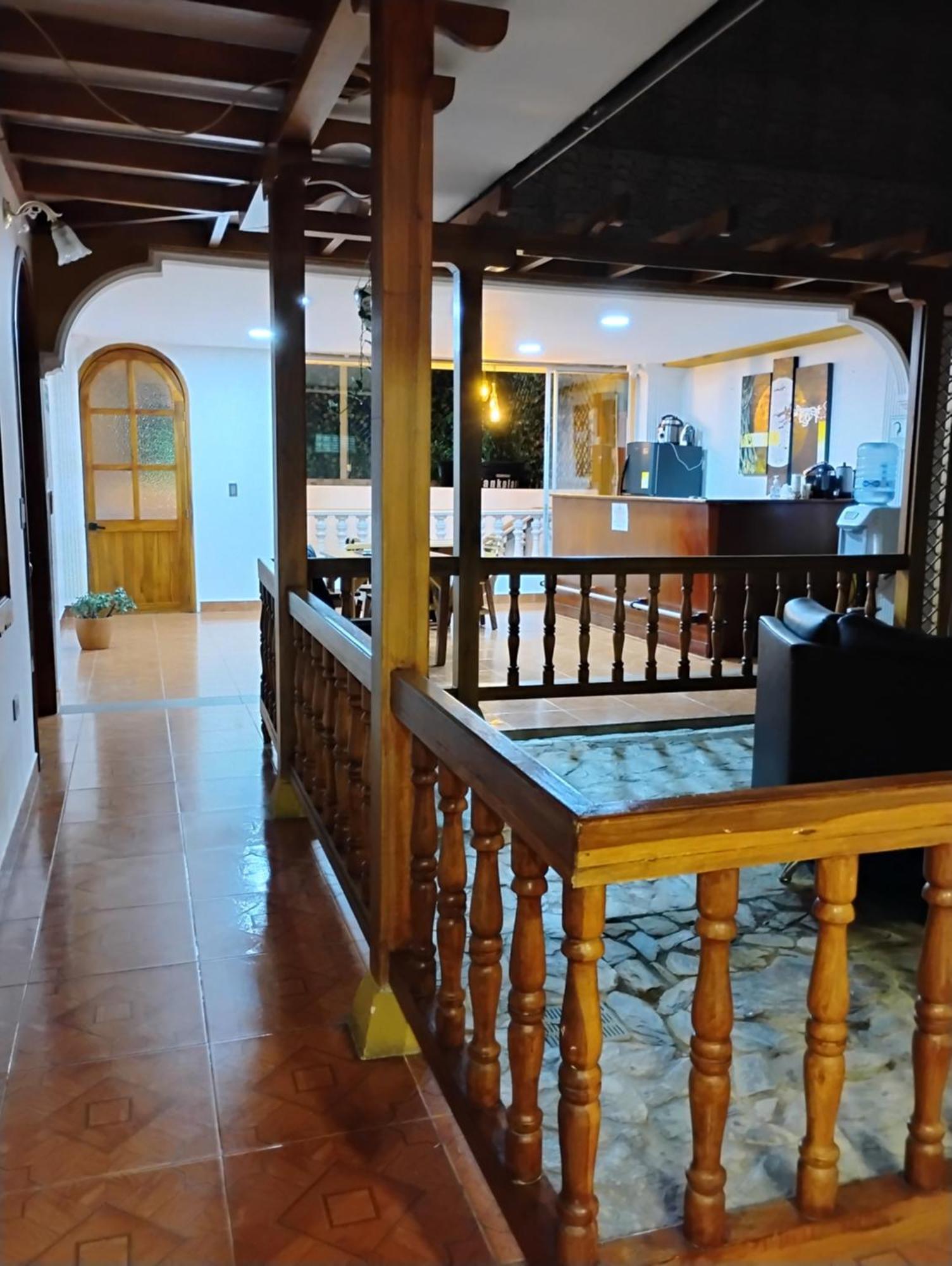 Hotel Shaddai ฟิลานเดีย ภายนอก รูปภาพ